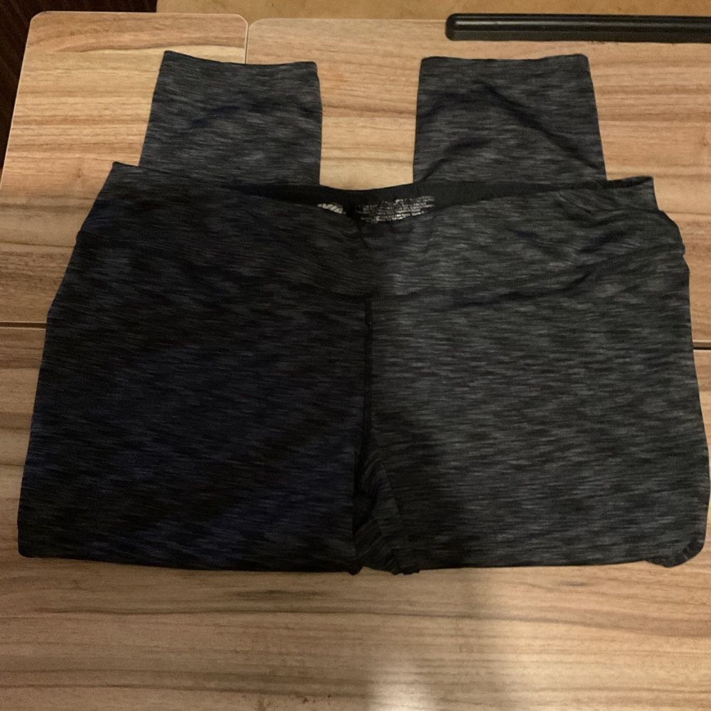 Yoga pants - Picture 9 of 10